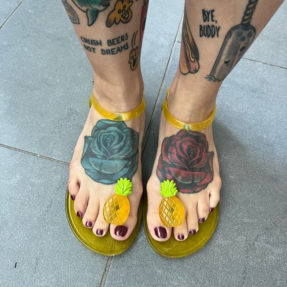 Katy Perry Geli Sandals! PINEAPPLES! Size 8! Fruit salad for your feet! - Picture 2 of 3